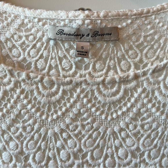 Classic white lace size small top from Madewell.  Excellent condition. - Picture 2 of 6